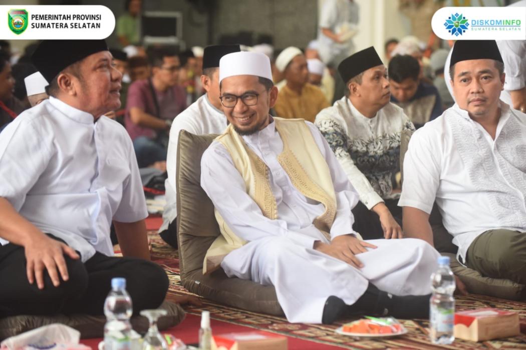 hdcu-hadiri-kajian-satu-hari-bersama-al-quran-bersama-ustadz-adi-hidayat-di-masjid-agung-palembang