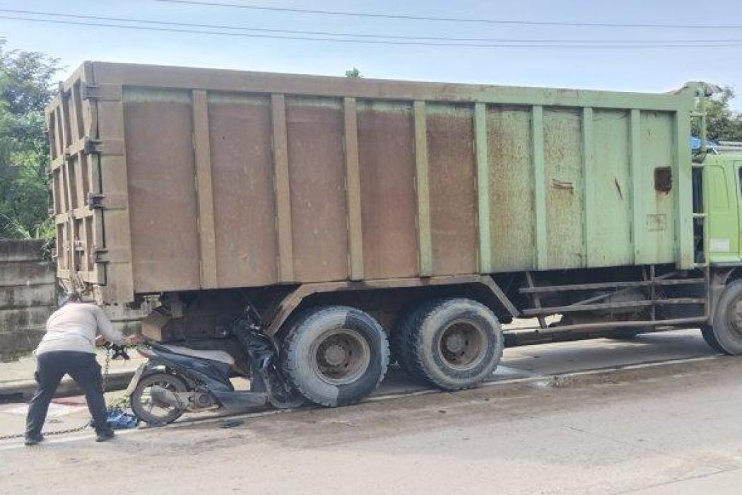 Motor Pasutri Tabrak Truk Parkir di Jalan Soekarno-Hatta Palembang, Sang Istri Tewas di Tempat