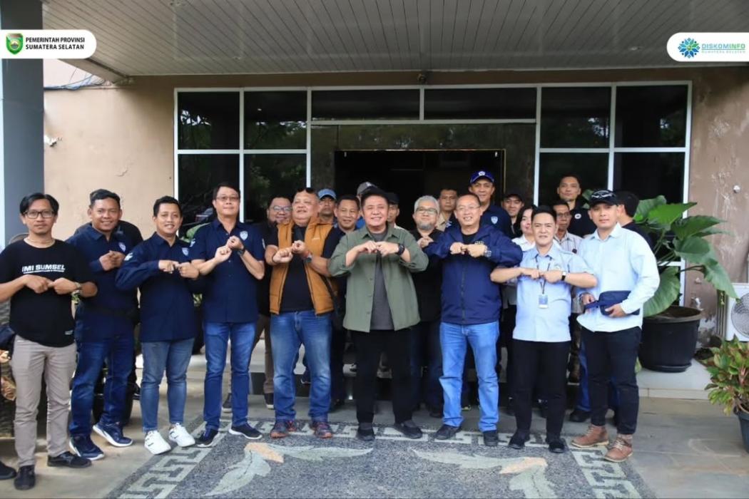 herman-deru-dukung-pembinaan-olahraga-motor-siapkan-arena-grass-track-permanen