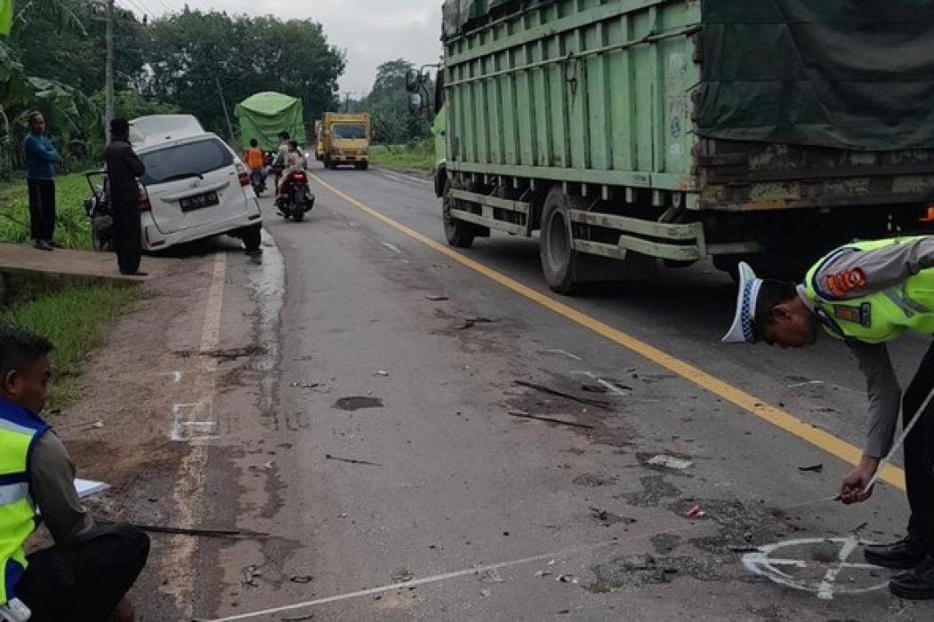 kecelakaan-maut-di-jalan-sekayu-betung-dua-penumpang-avanza-tewas