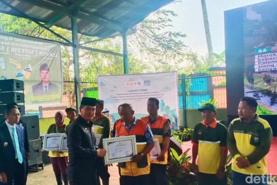 Walikota Palembang Ratu Dewa Luncurkan Program Inovatif, Satu Kelurahan Satu Bank Sampah