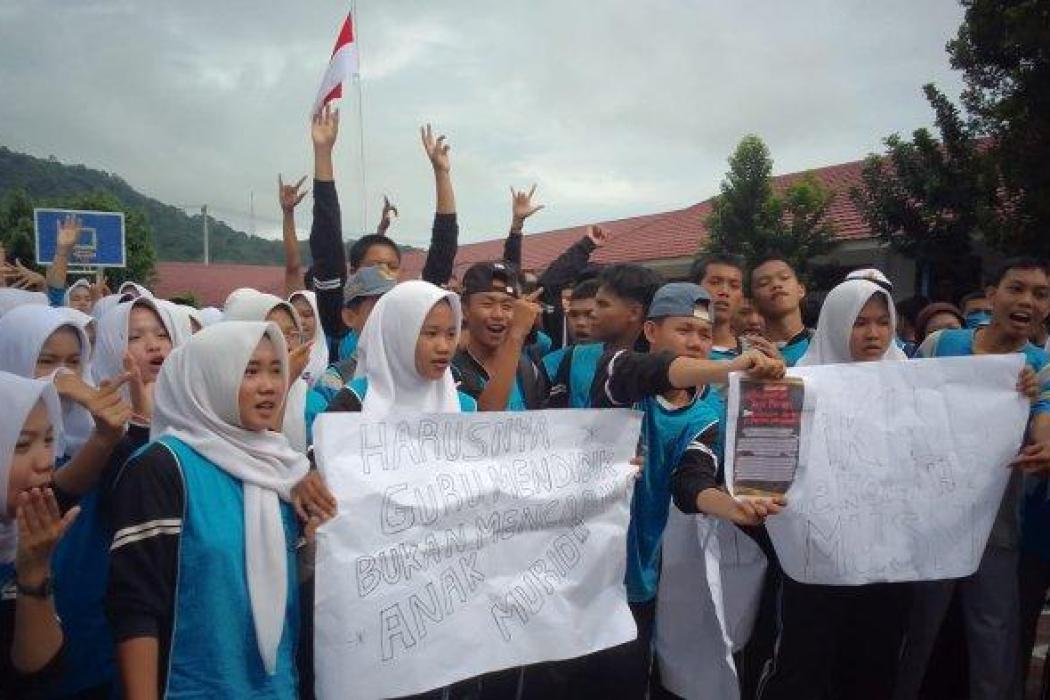 Diduga Lakukan Pencabulan dan Pungli, Oknum Guru SMKN 1 Lubuklinggau Didemo Ratusan Siswa