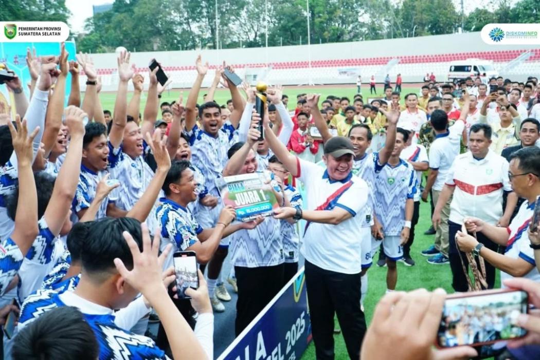 Manajer Sumsel United Bawa RSUD Siti Fatimah Juarai Turnamen Sepak Bola Antar OPD Sumsel