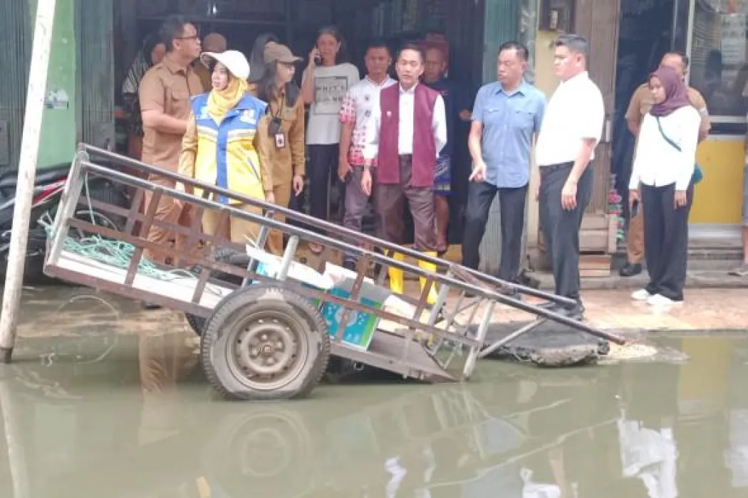 Langsung Datangi Lokasi, Gerak Cepat Walikota Ratu Dewa Dengar Keluhan Warga Soal Banjir
