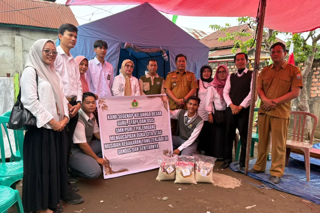Tumbuhkan Rasa Empati Siswa, SMK PGRI 1 Palembang Galang Bantuan untuk Korban Kebakaran Karang Jaya