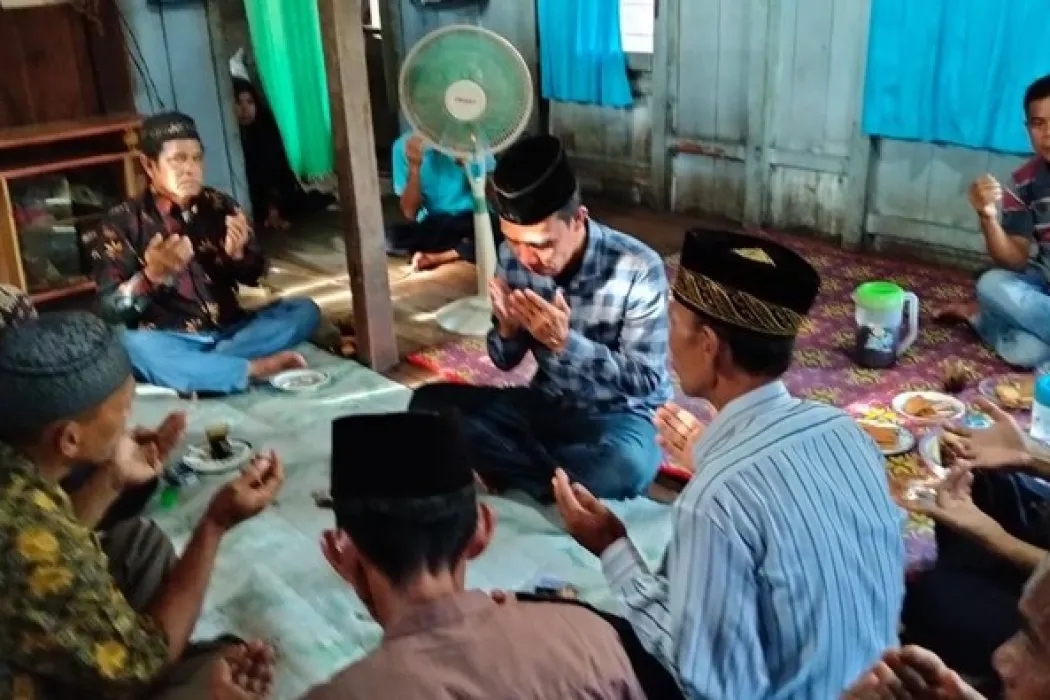 Usai Viral Digerebek Warga Lakukan Tindakan Asusila dengan Gadis 17 Tahun, Kades di Ogan Ilir Resmi Dinikahkan