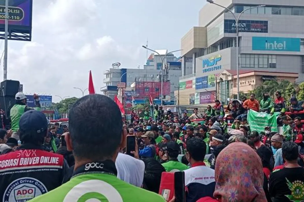 Ribuan Driver Ojol Palembang Gelar Aksi di Polda Sumsel, Desak Usut Tuntas Kasus Affan Kurniawan