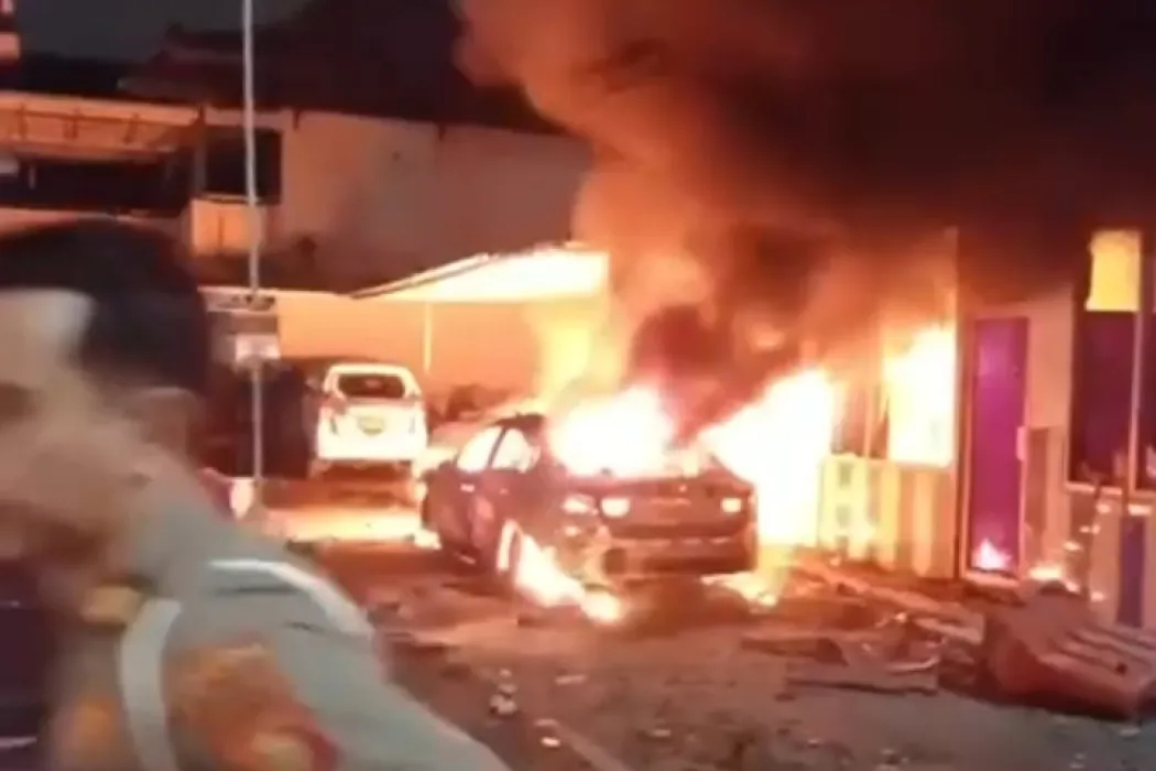 Gedung DPRD Sumsel dan Pos Polisi Dibakar Massa di Palembang