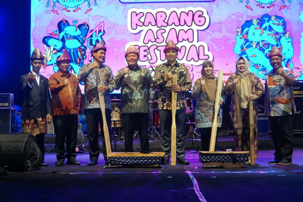 Dukung Ekonomi Lokal, Gubernur Sumsel Herman Deru Puji Inisiatif Warga Muara Enim Pada Karang Asam Festival